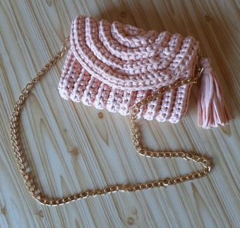 Bolsa de crochê aba redonda com alça 