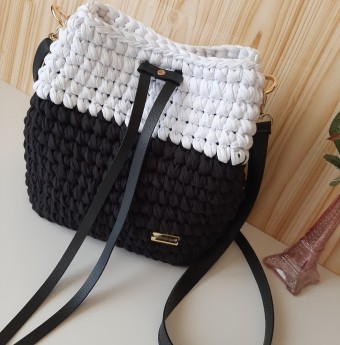 Bolsa saco de crochê bicolor