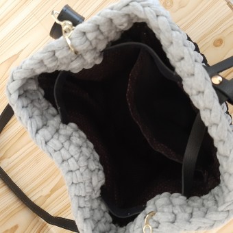 Bolsa saco de crochê bicolor
