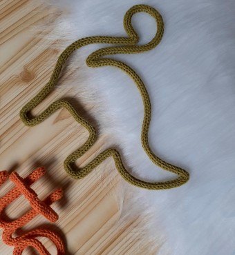 Porta maternidade dinossauro de tricotin 